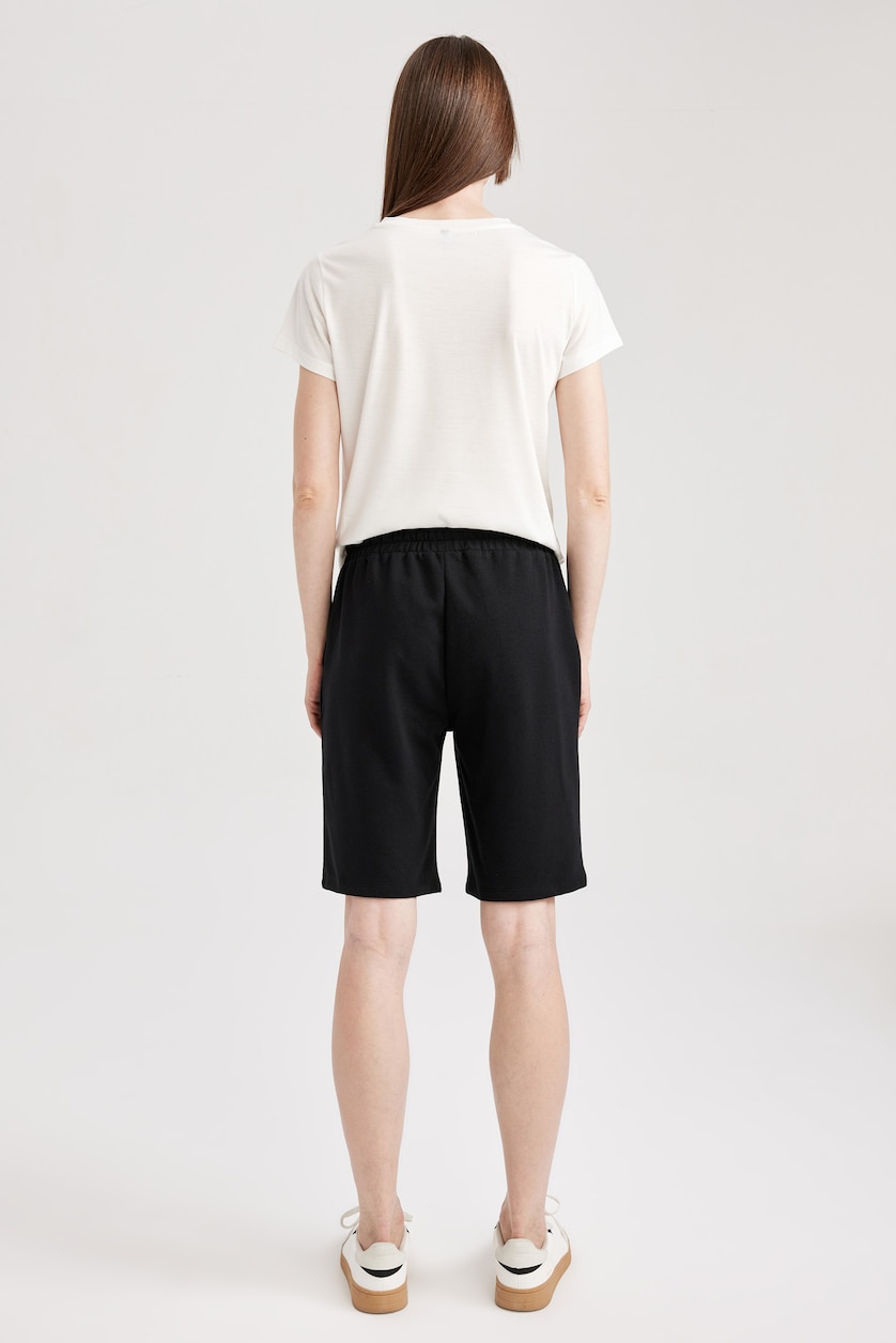 Kadın Siyah Regular Fıt İnce Sweatshirt Kumaşı Bermuda