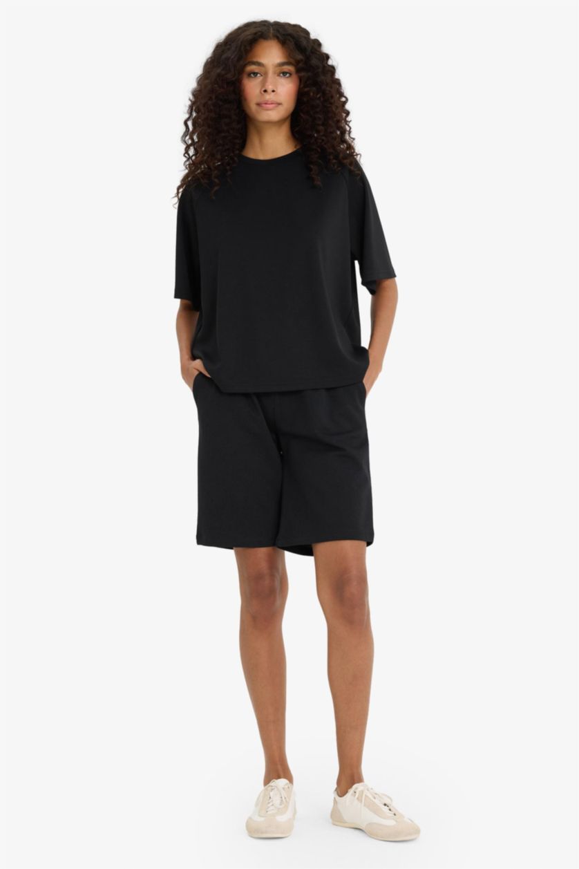 Woman Black Regular Fit Regular Waist Thin Bermuda Shorts