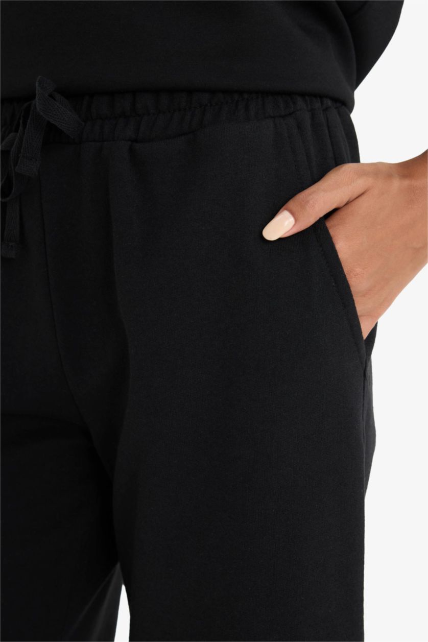 Woman Black Regular Fit Regular Waist Thin Bermuda Shorts