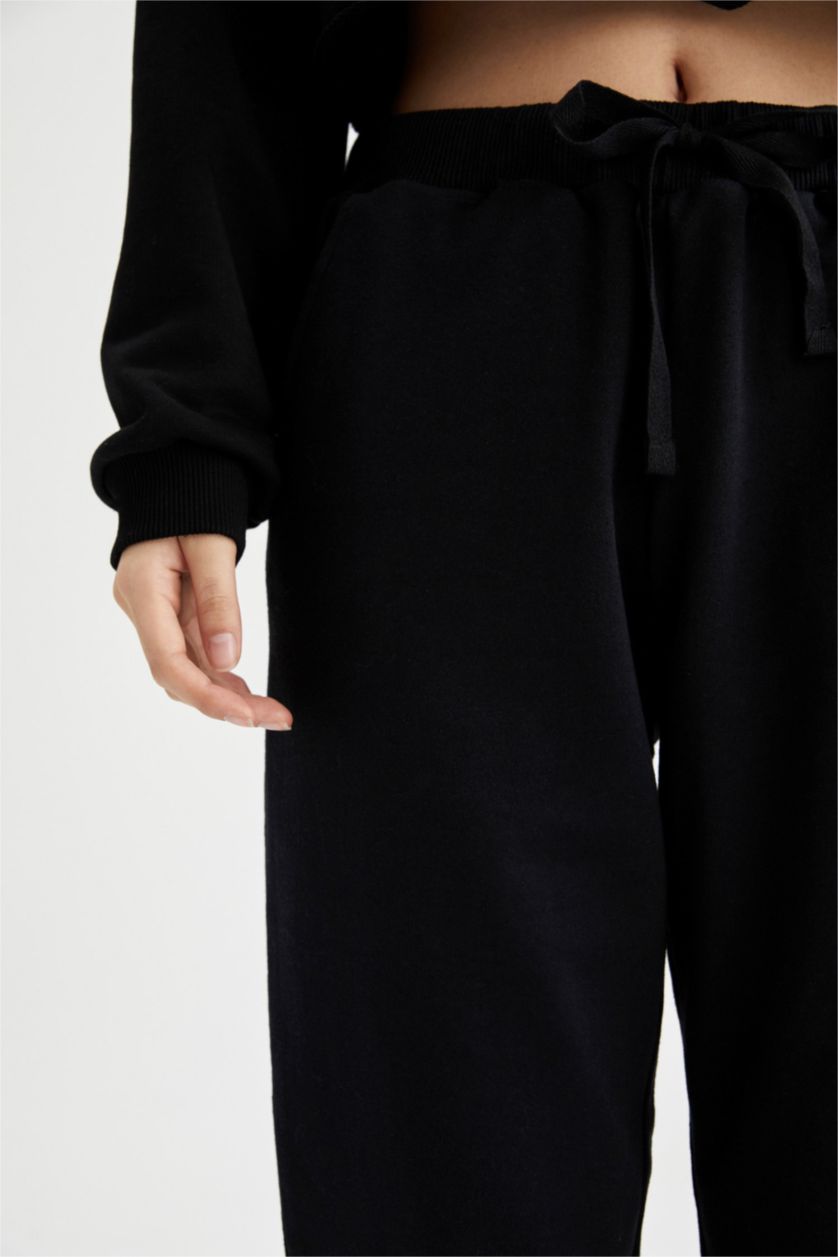 Kadın Siyah Regular Fıt Sweatshirt Kumaşı Pantolon