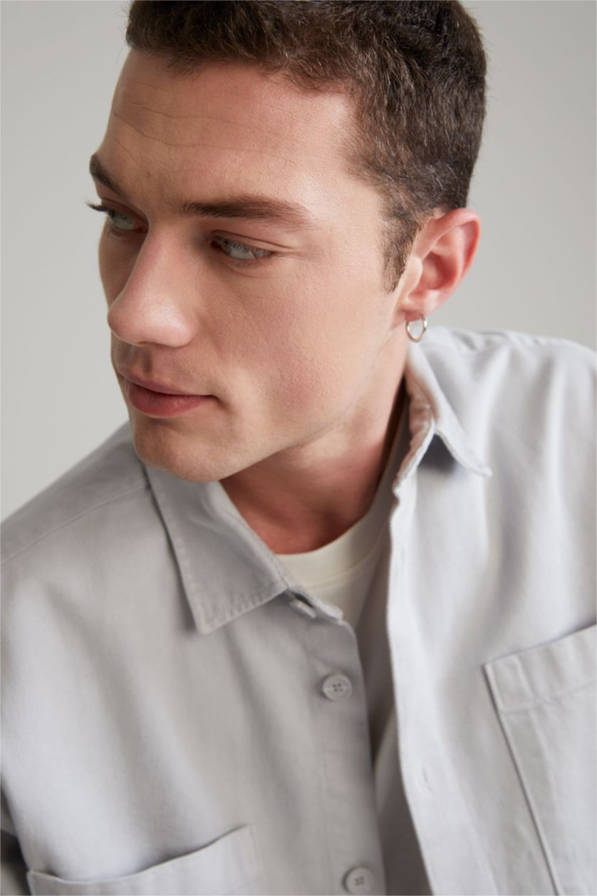 رجال رمادي فاتح قميص ريلاكس فيت بجيب مزدوج طويل الأكمام