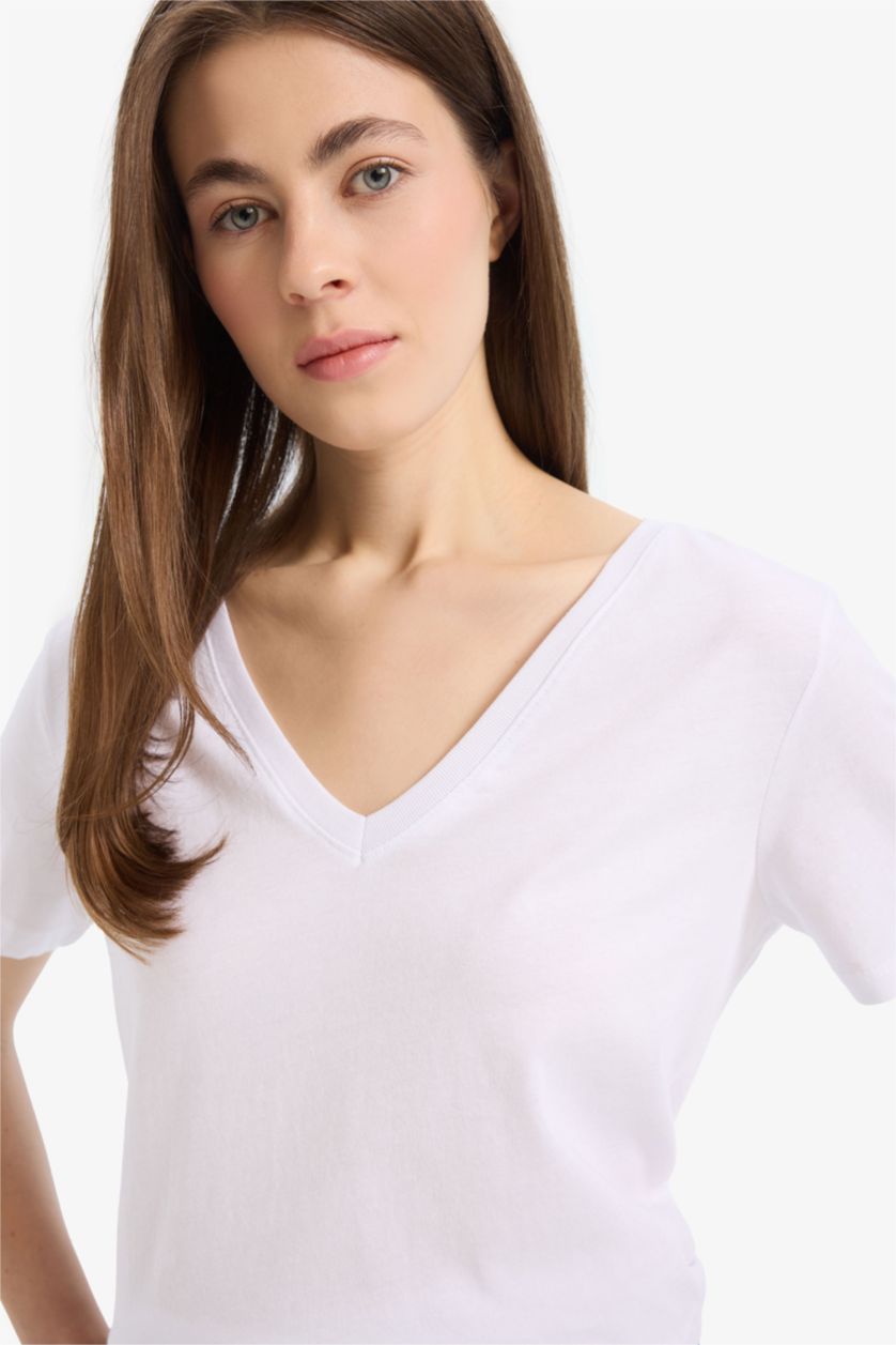 Woman White Regular Fit V-Neck Short Sleeve T-Shirt