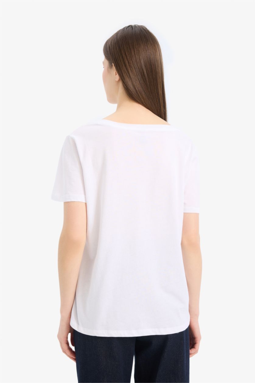 Woman White Regular Fit V-Neck Short Sleeve T-Shirt