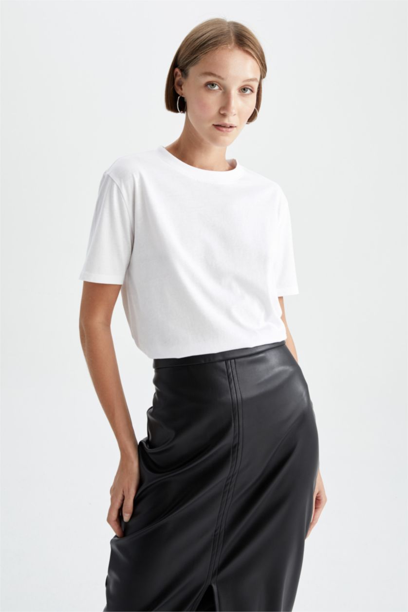 حريمي أبيض Regular Fit Short Sleeve T-Shirt