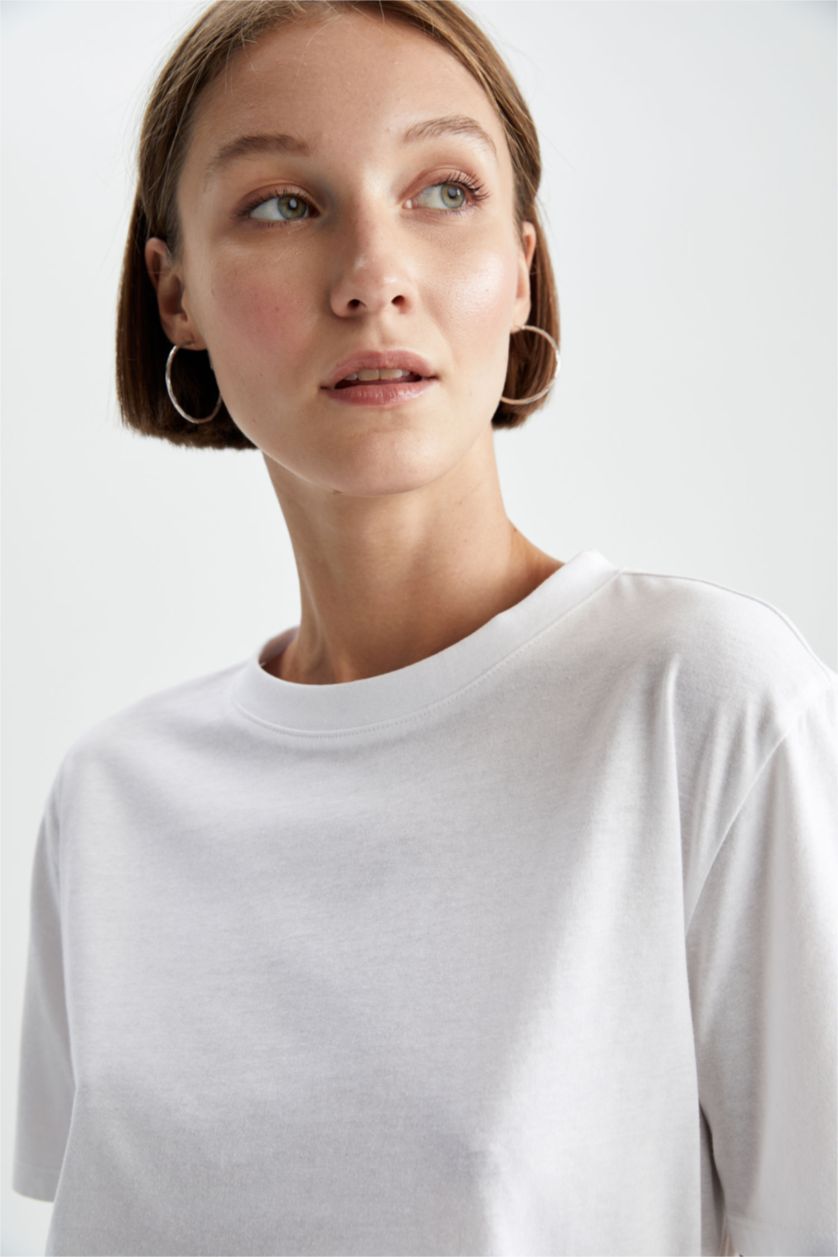 حريمي أبيض Regular Fit Short Sleeve T-Shirt