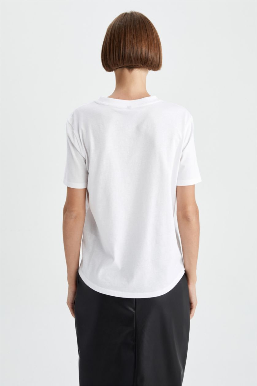 حريمي أبيض Regular Fit Short Sleeve T-Shirt