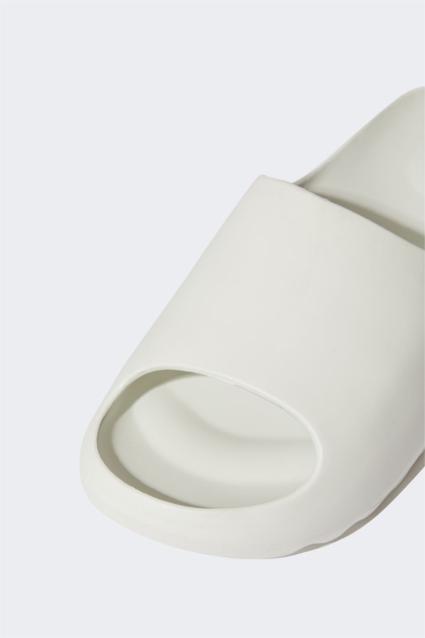 Erkek Kırık Beyaz Erkek Eva Terlik