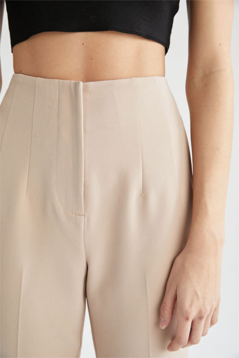 FEMME Beige Pantalon taille haute coupe slim