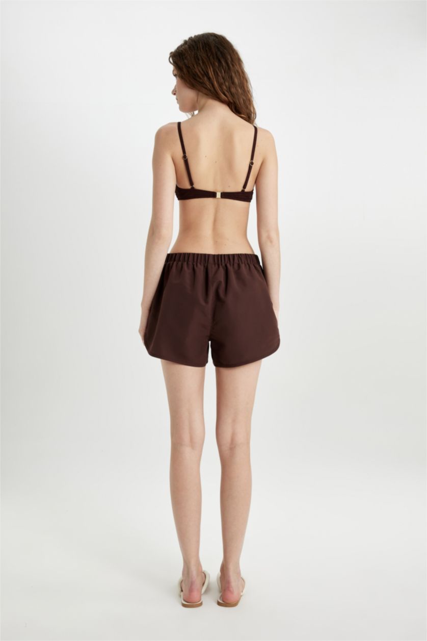 حريمي بني شورت بحر بني حريمي قصة عادية من Fall in Love