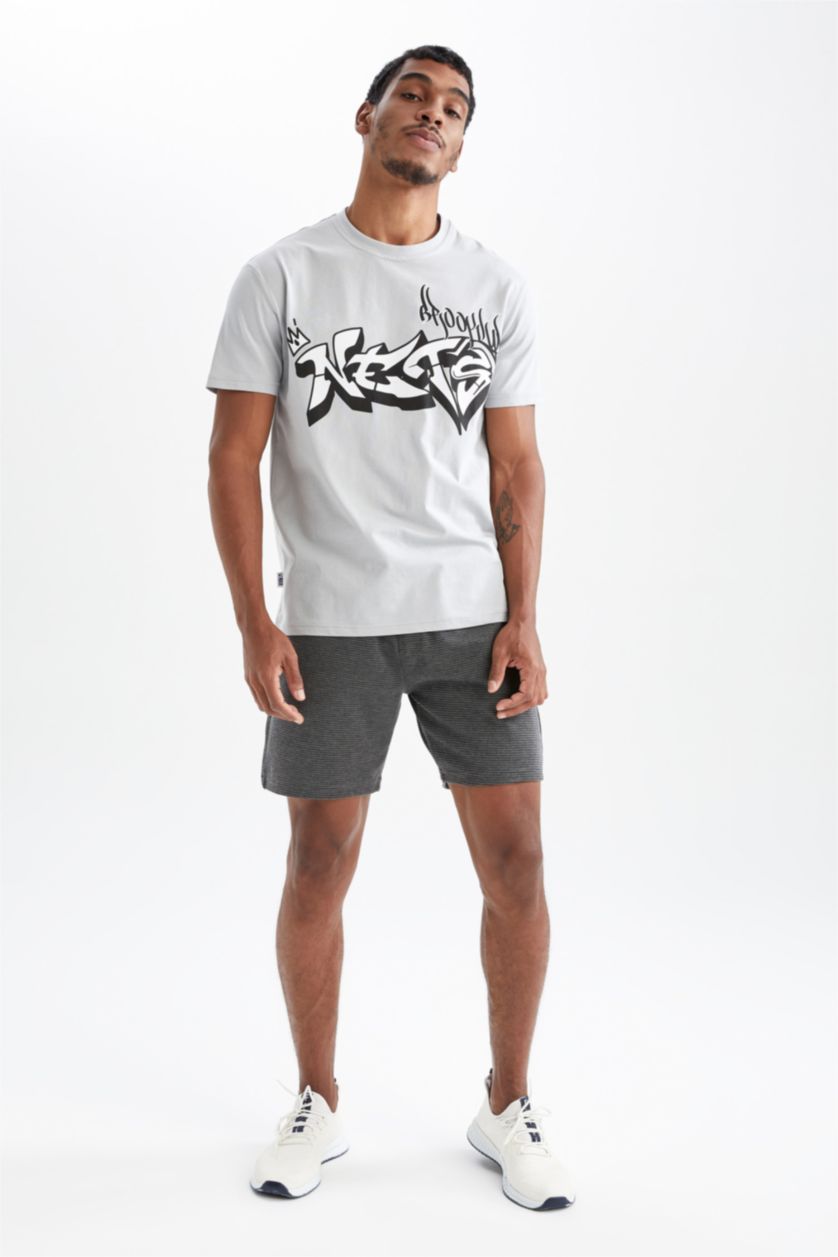 HOMME Gris Clair Defacto Fit NBA Brooklyn Nets T-shirt à col rond coupe régulière sous licence