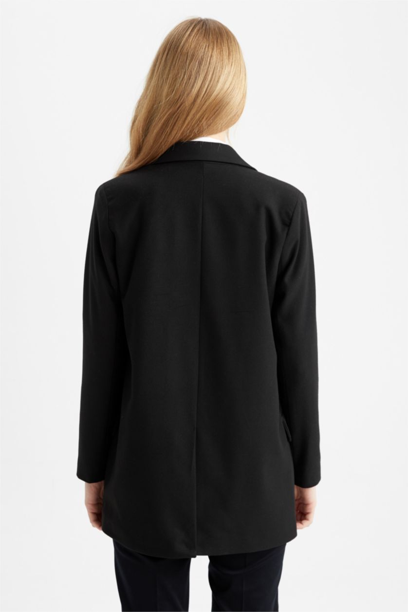Kadın Siyah Overisze Fit Cep Kapaklı Tek Yırtmaçlı Blazer Ceket