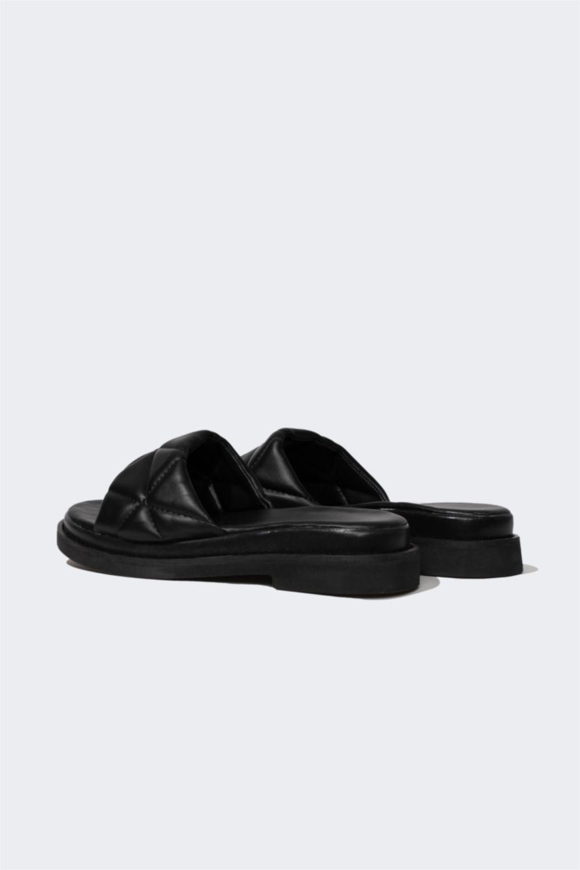 Woman Black Women's High-Sole Quilted Faux Leather Slippers