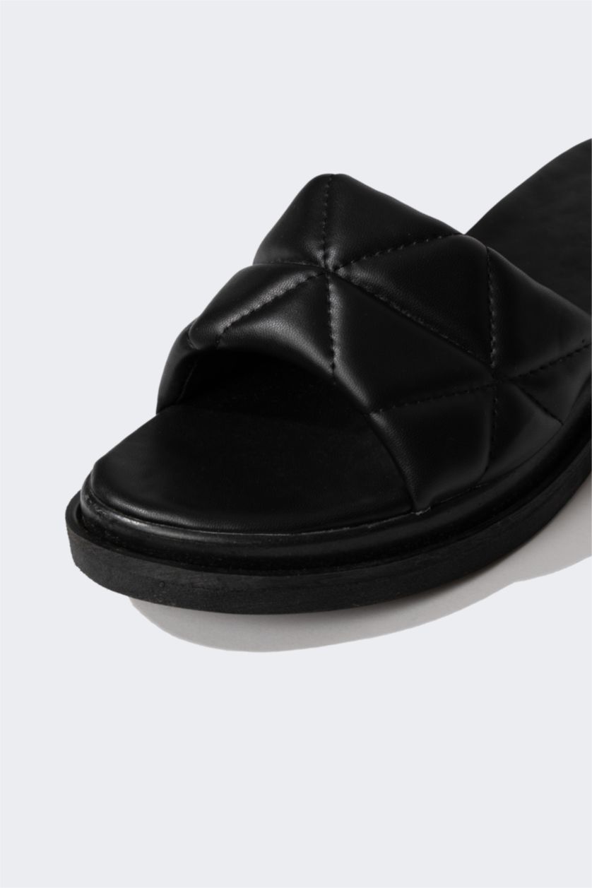 Woman Black Women's High-Sole Quilted Faux Leather Slippers