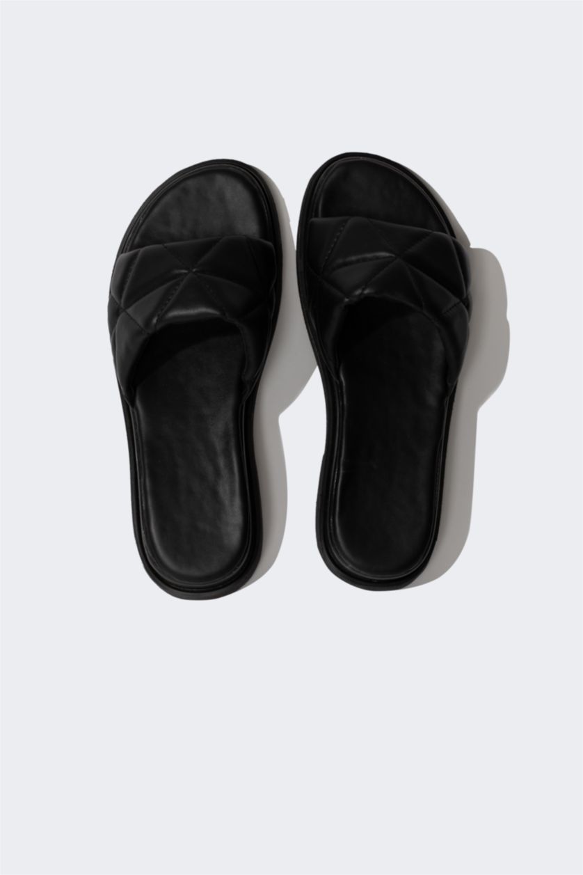 Woman Black Women's High-Sole Quilted Faux Leather Slippers