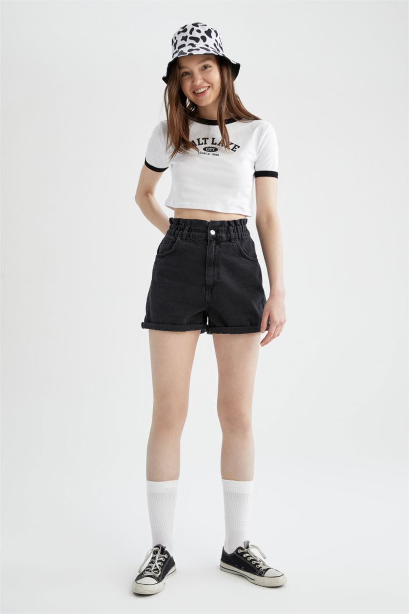 نساء أبيض تي شيرت قصير الأكمام مطبوع بياقة مستديرة