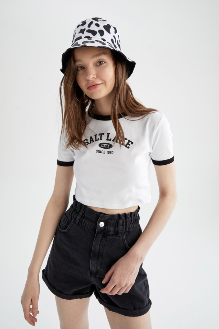 نساء أبيض تي شيرت قصير الأكمام مطبوع بياقة مستديرة