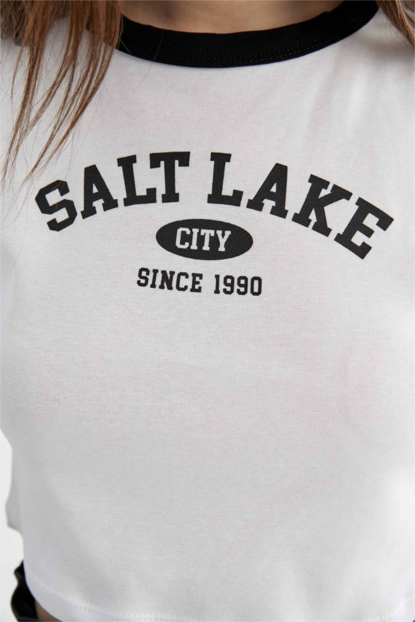 نساء أبيض تي شيرت قصير الأكمام مطبوع بياقة مستديرة