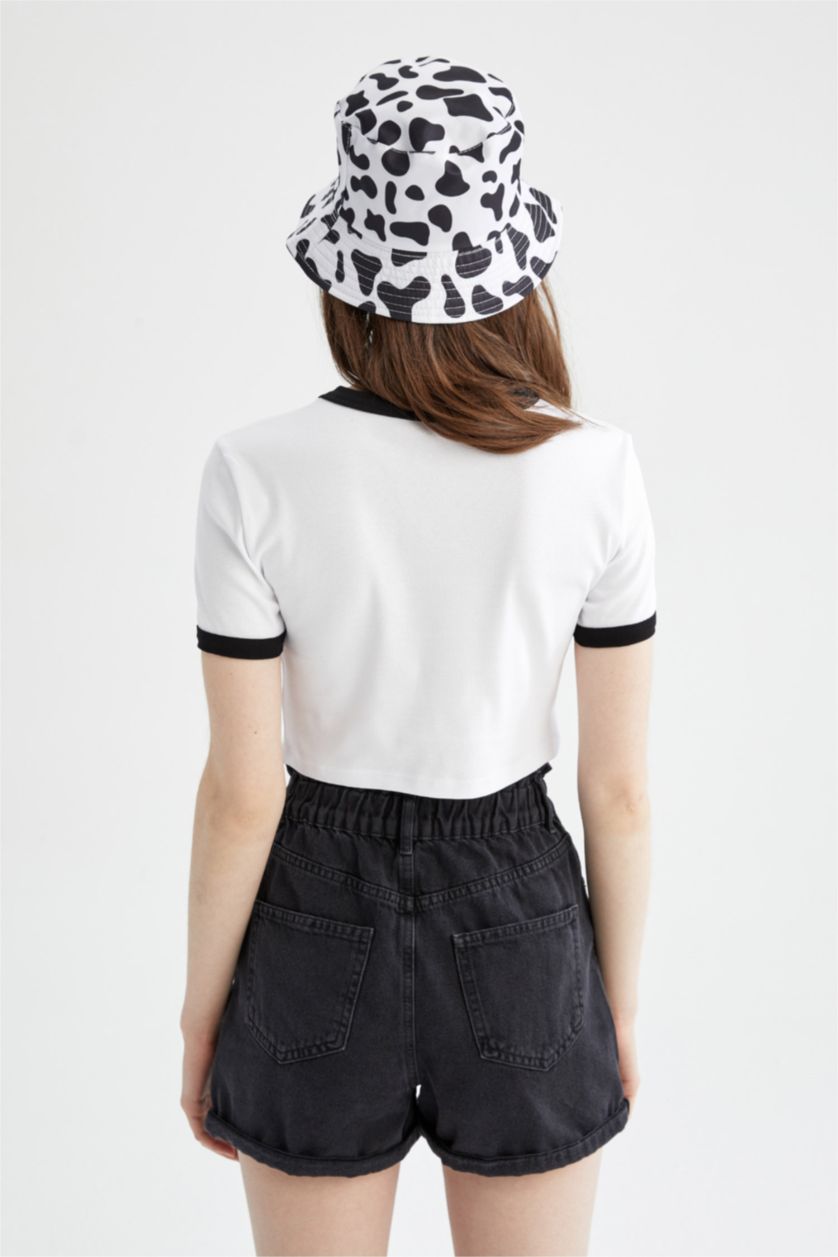 نساء أبيض تي شيرت قصير الأكمام مطبوع بياقة مستديرة