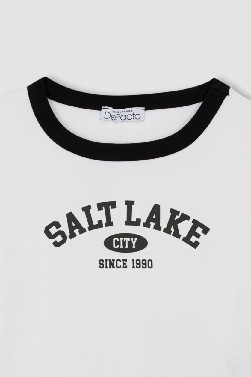 نساء أبيض تي شيرت قصير الأكمام مطبوع بياقة مستديرة