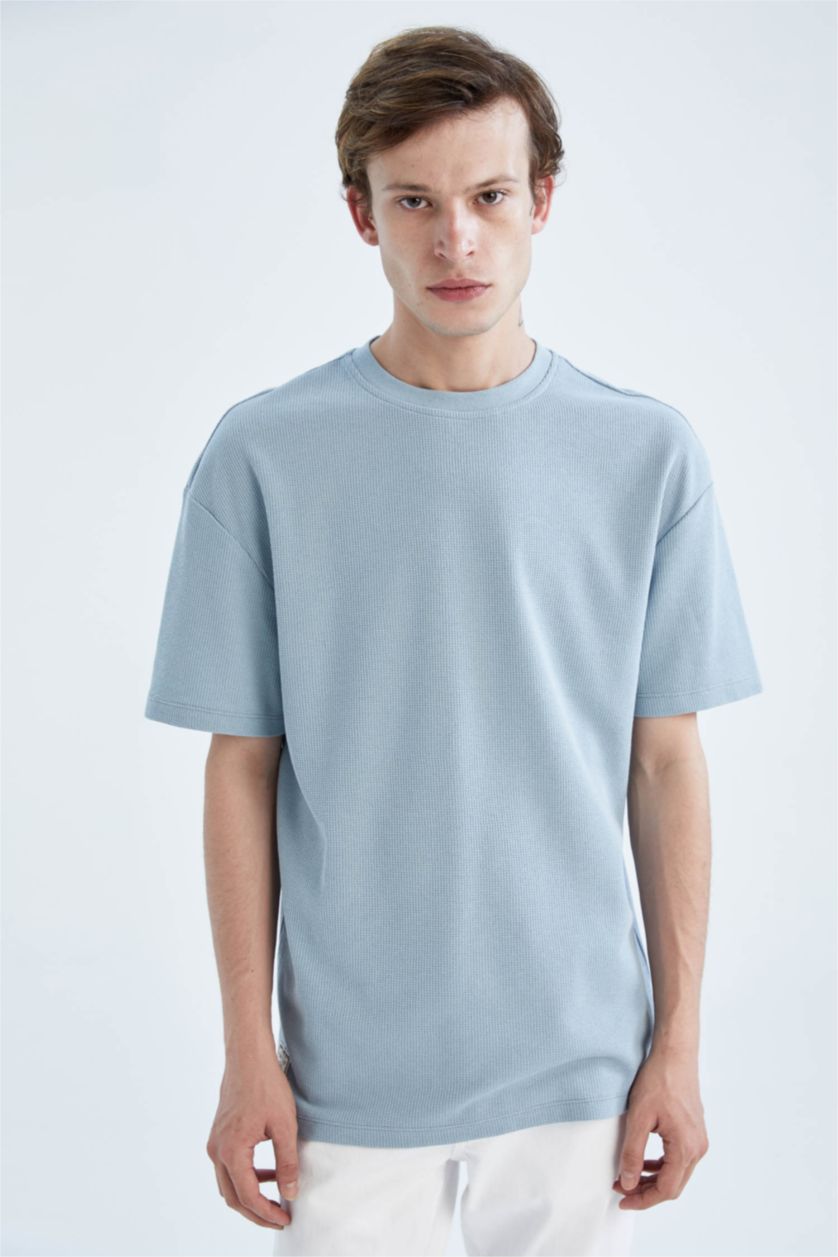 رجالي أزرق فاتح تي شيرت كومفورت فيت بيزيك بأكمام قصيرة وياقة دائرية