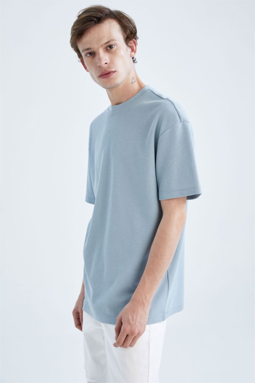 رجالي أزرق فاتح تي شيرت كومفورت فيت بيزيك بأكمام قصيرة وياقة دائرية