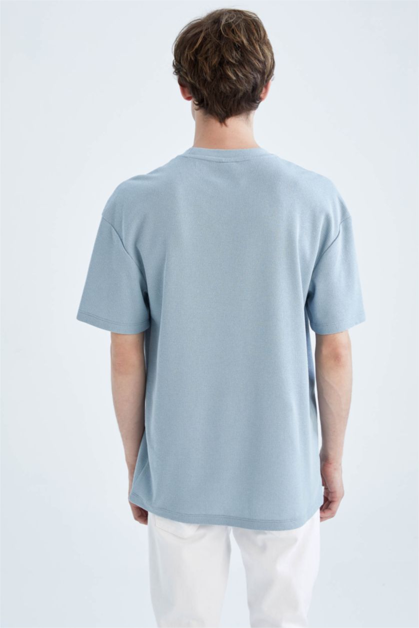 رجالي أزرق فاتح تي شيرت كومفورت فيت بيزيك بأكمام قصيرة وياقة دائرية