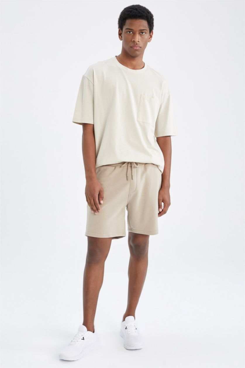 HOMME Beige Short coupe slim en tissu épais avec poche