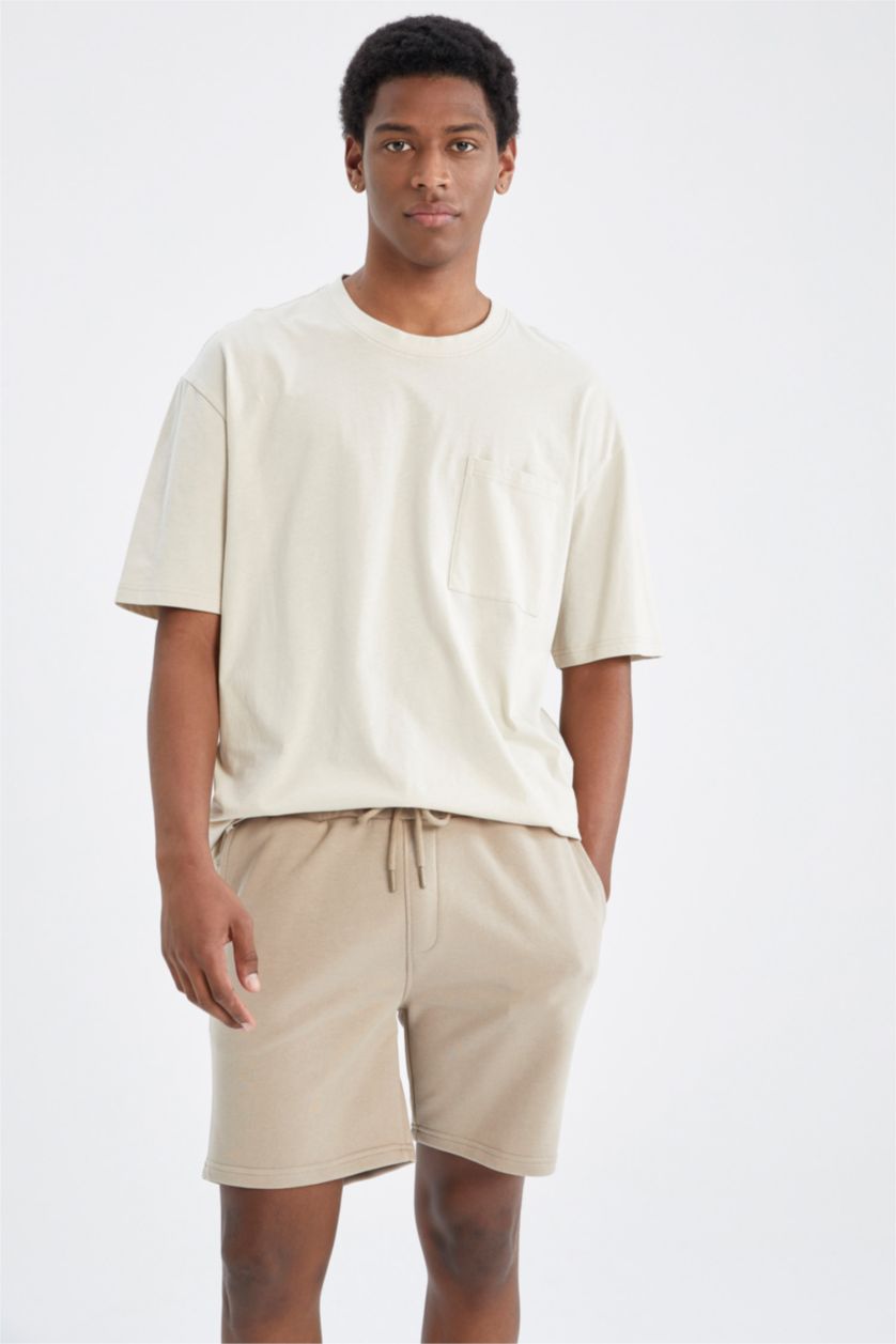 HOMME Beige Short coupe slim en tissu épais avec poche
