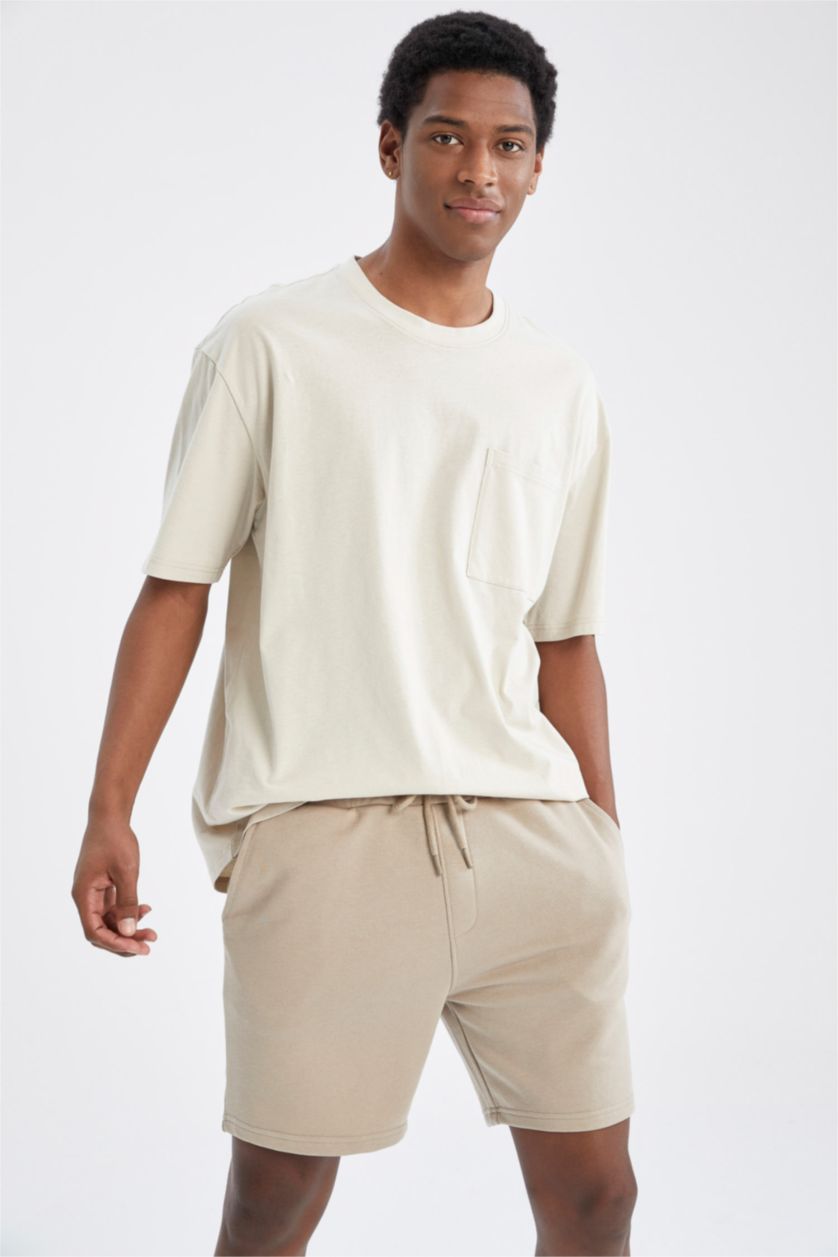 HOMME Beige Short coupe slim en tissu épais avec poche