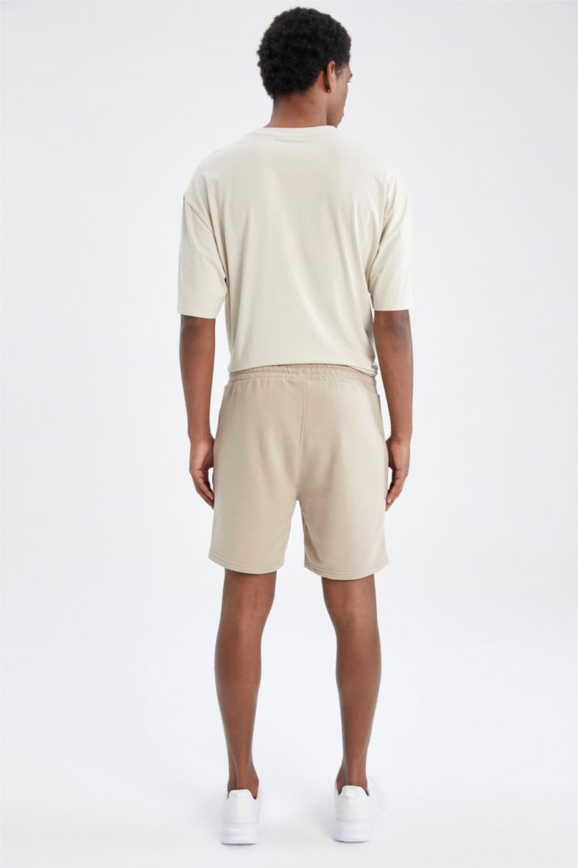 HOMME Beige Short coupe slim en tissu épais avec poche