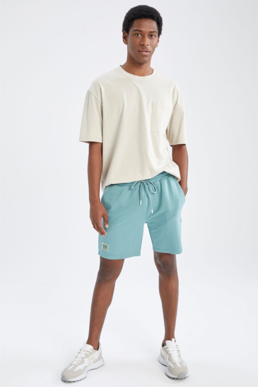 HOMME Vert Short coupe slim en tissu fin avec poche
