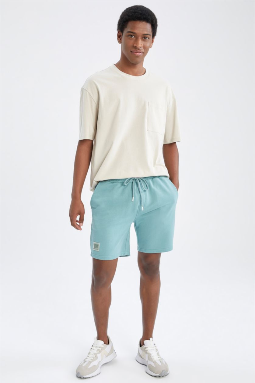 HOMME Vert Short coupe slim en tissu fin avec poche
