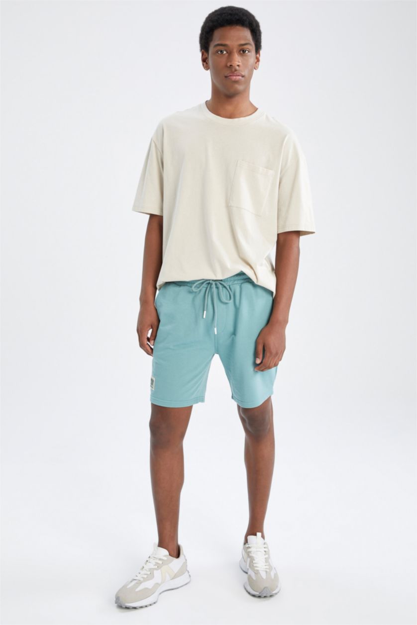 HOMME Vert Short coupe slim en tissu fin avec poche