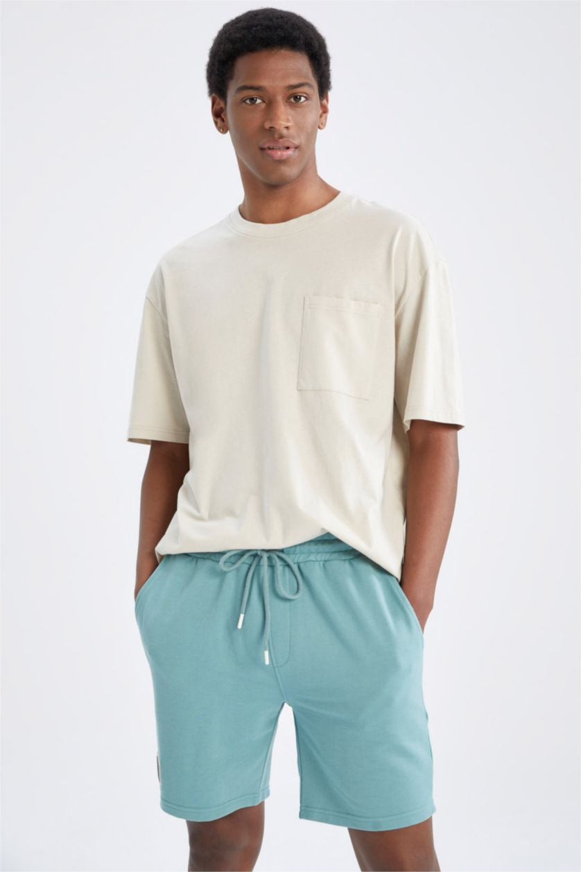 HOMME Vert Short coupe slim en tissu fin avec poche