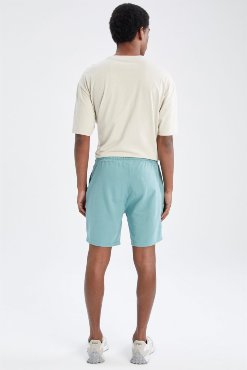 HOMME Vert Short coupe slim en tissu fin avec poche