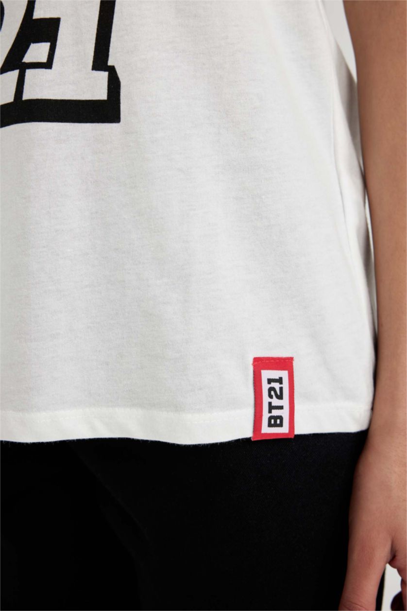 نساء اوف وايت تي شيرت بقصة عادية بياقة دائرية من BT21