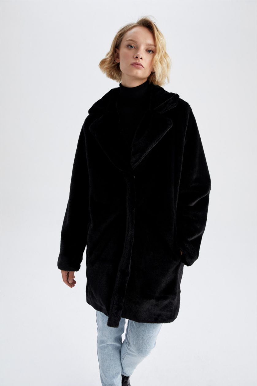 Kadın Siyah Relax Fit Kruvaze Yaka Basic Düz Suni Kürk Mont