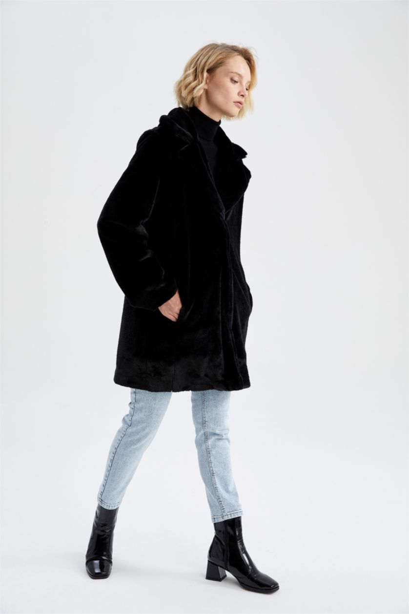 Kadın Siyah Relax Fit Kruvaze Yaka Basic Düz Suni Kürk Mont
