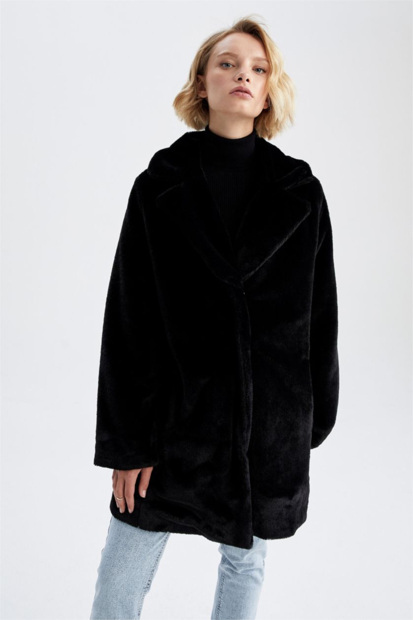 Kadın Siyah Relax Fit Kruvaze Yaka Basic Düz Suni Kürk Mont