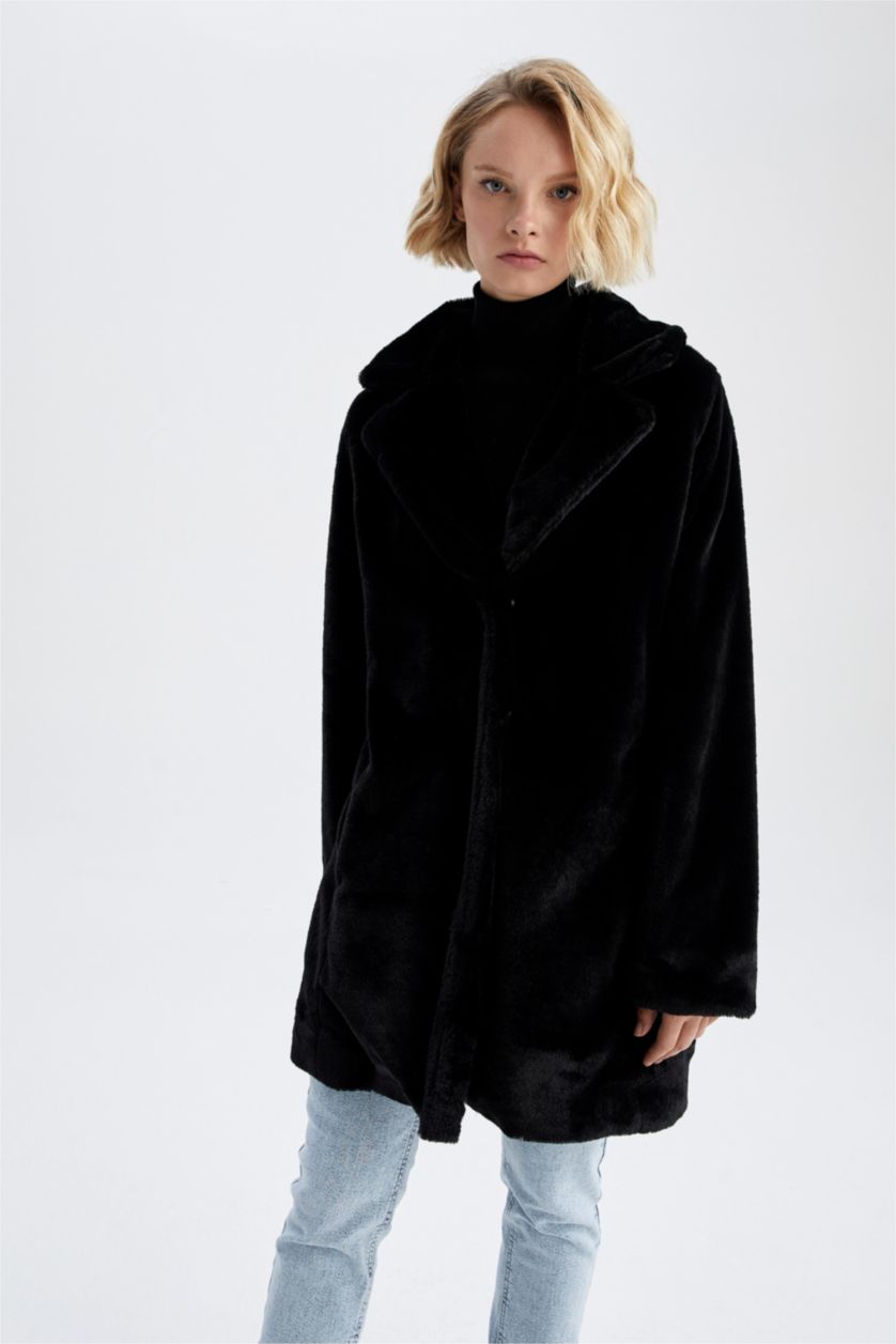 Kadın Siyah Relax Fit Kruvaze Yaka Basic Düz Suni Kürk Mont