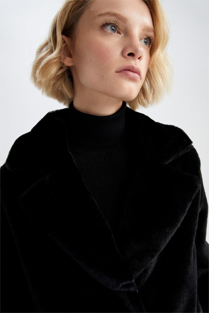 Kadın Siyah Relax Fit Kruvaze Yaka Basic Düz Suni Kürk Mont