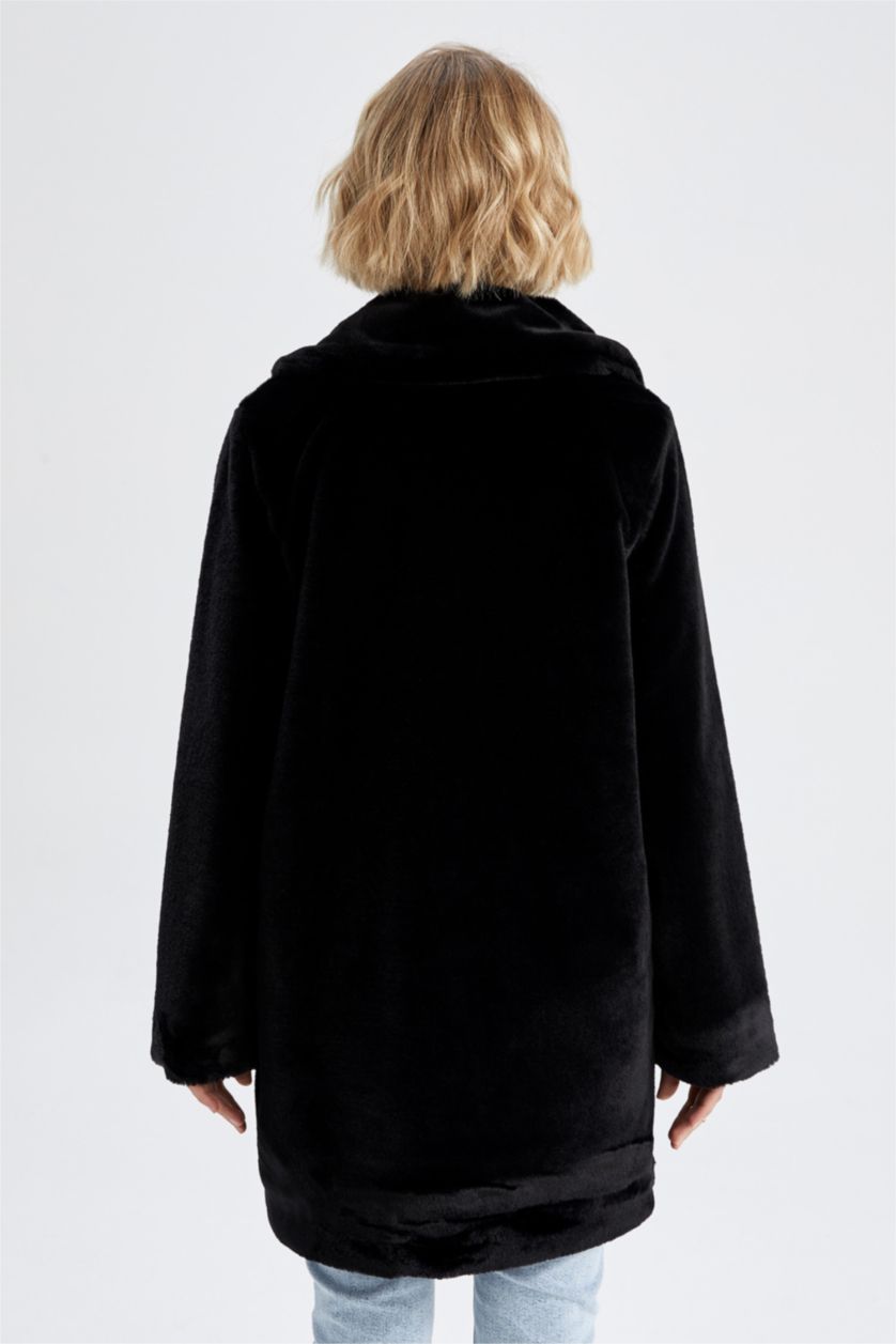 Kadın Siyah Relax Fit Kruvaze Yaka Basic Düz Suni Kürk Mont