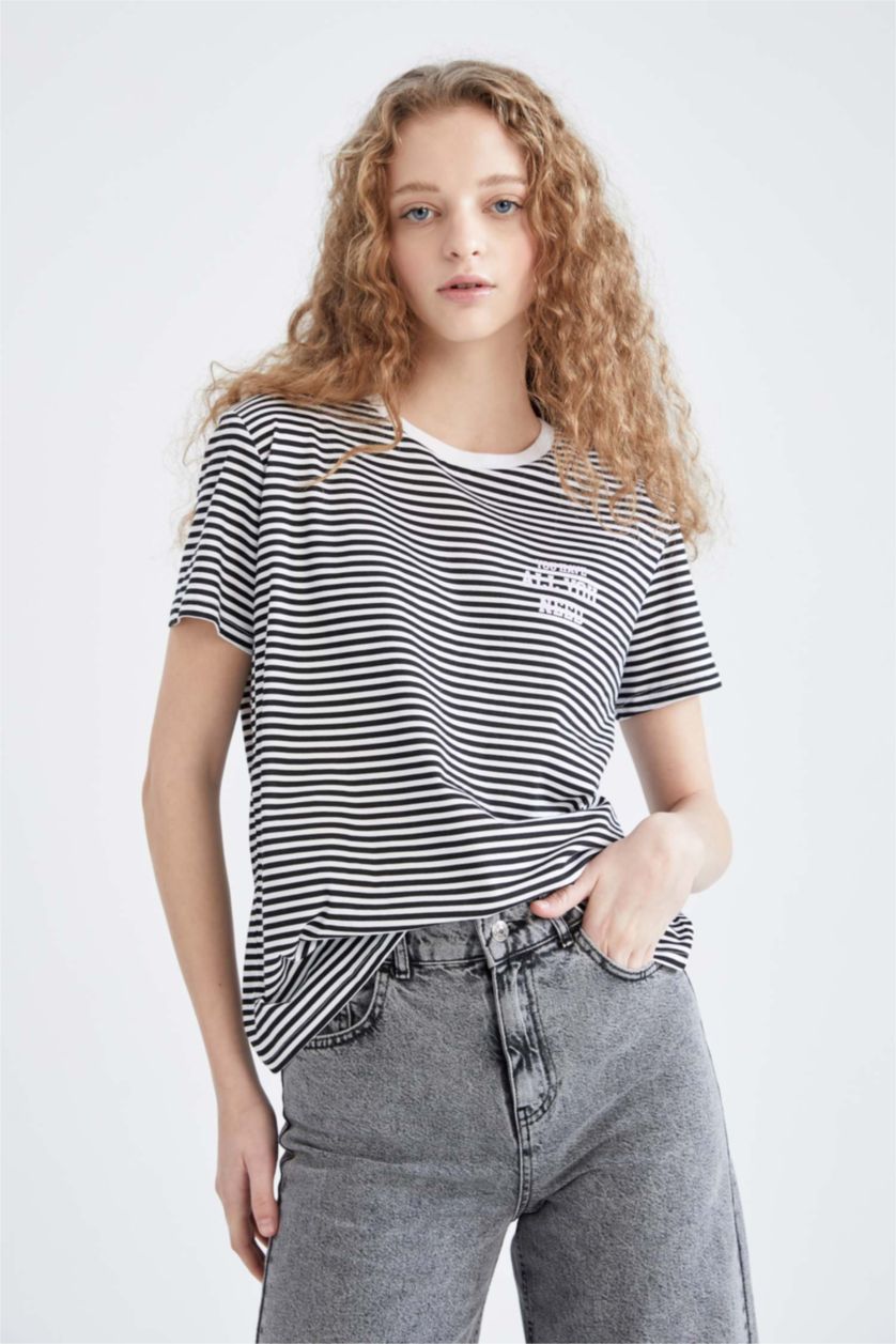 FEMME Noir Cool T-shirt à manches courtes imprimé à slogan rayé coupe standard