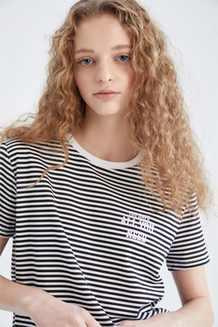 FEMME Noir Cool T-shirt à manches courtes imprimé à slogan rayé coupe standard