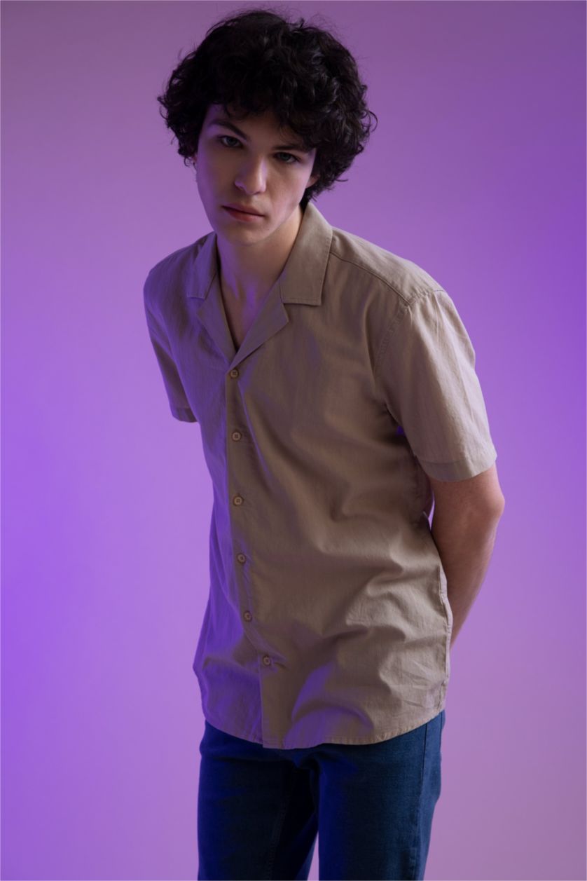 رجالي بيج قميص بوبلين بقصة عادية بأكمام قصيرة ذو ياقة جاكيت