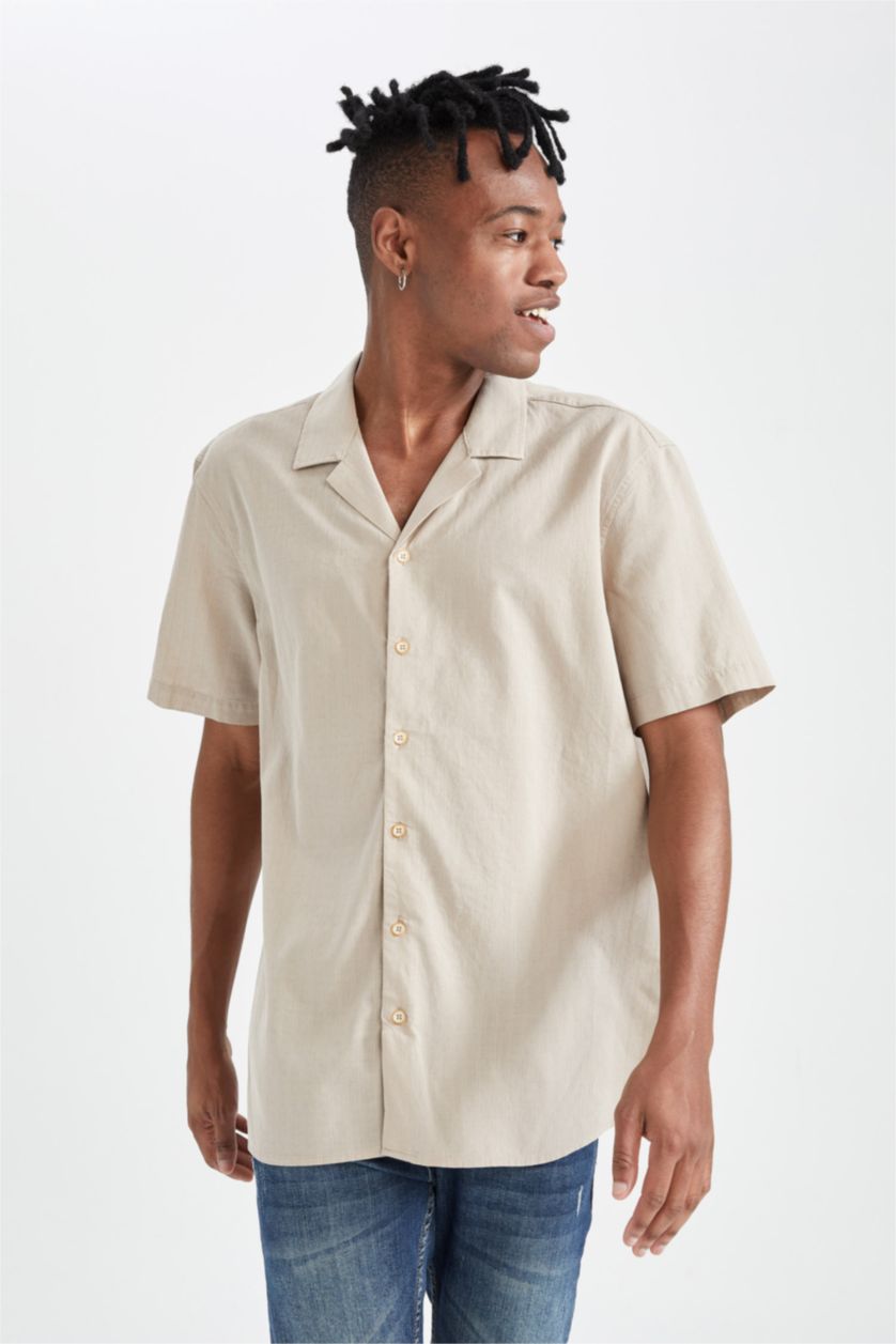 رجالي بيج قميص بوبلين بقصة عادية بأكمام قصيرة ذو ياقة جاكيت