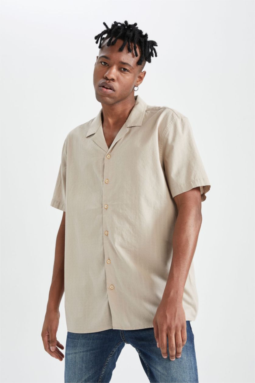 رجالي بيج قميص بوبلين بقصة عادية بأكمام قصيرة ذو ياقة جاكيت