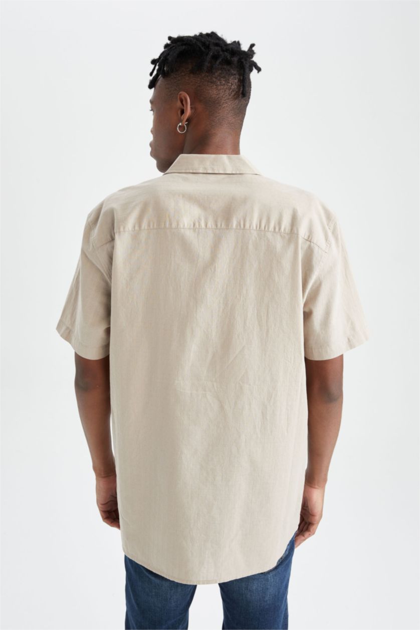 رجالي بيج قميص بوبلين بقصة عادية بأكمام قصيرة ذو ياقة جاكيت