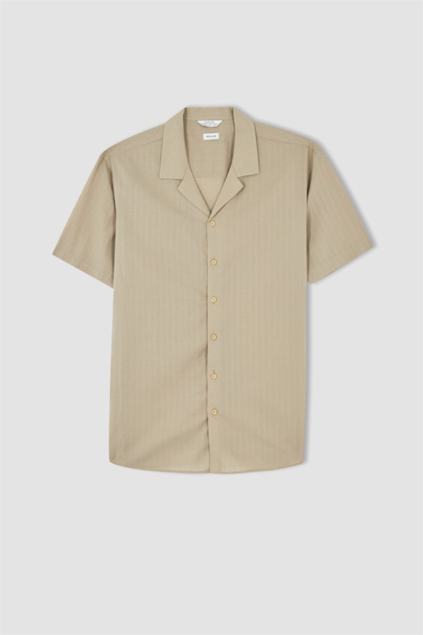 رجالي بيج قميص بوبلين بقصة عادية بأكمام قصيرة ذو ياقة جاكيت