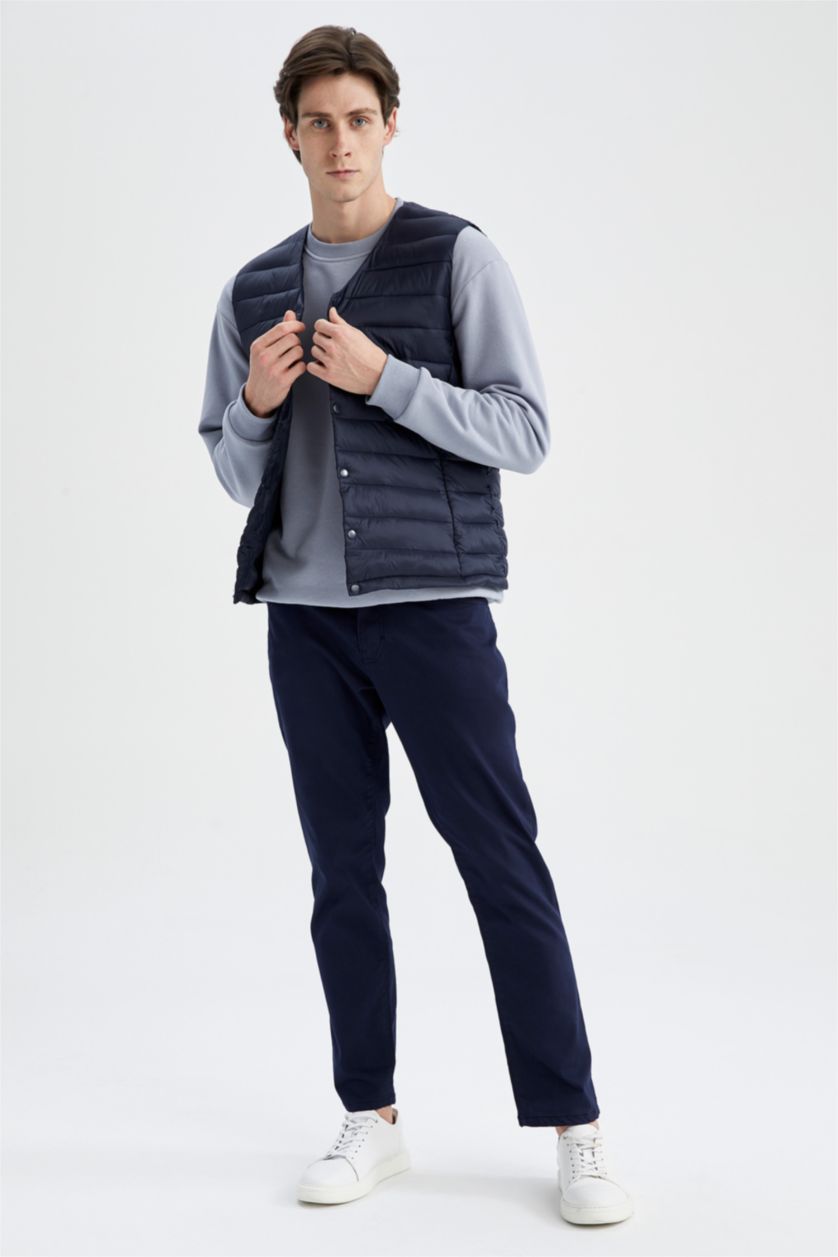 رجال كحلي يلك قصة عادية بياقة V